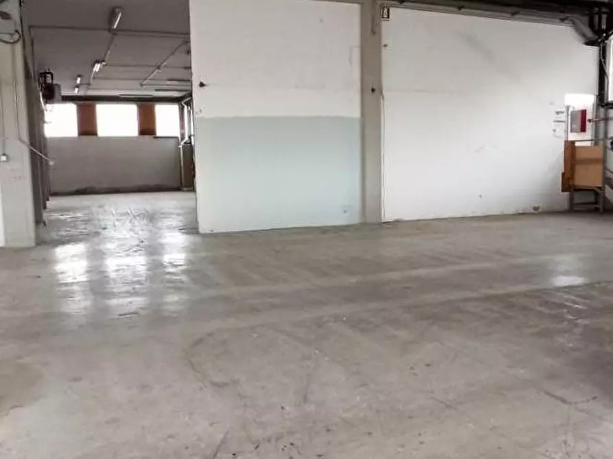 Immagine 10 di Attività artigianale in vendita  a Capannori