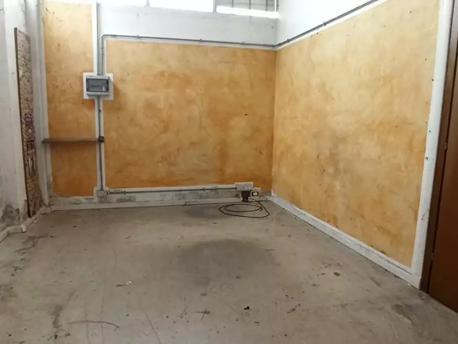 Immagine 13 di Attività artigianale in vendita  a Capannori