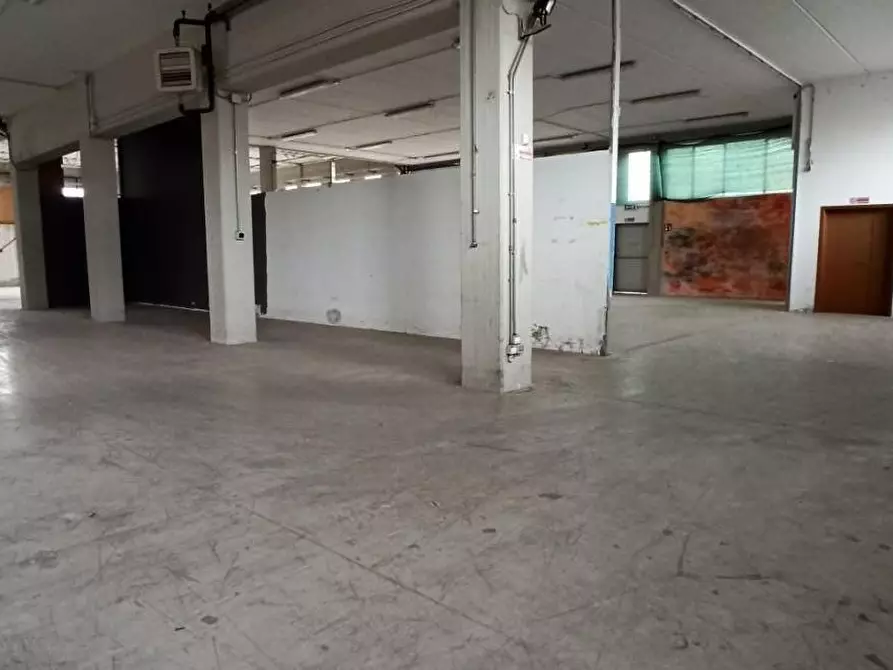 Immagine 15 di Attività artigianale in vendita  a Capannori