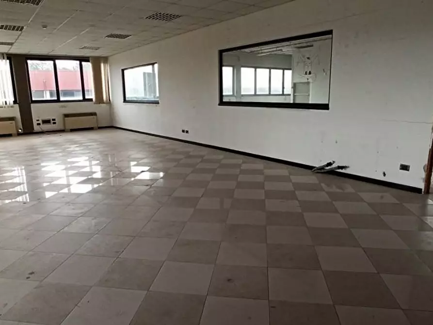 Immagine 31 di Attività artigianale in vendita  a Capannori