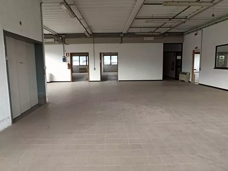 Immagine 25 di Attività artigianale in vendita  a Capannori