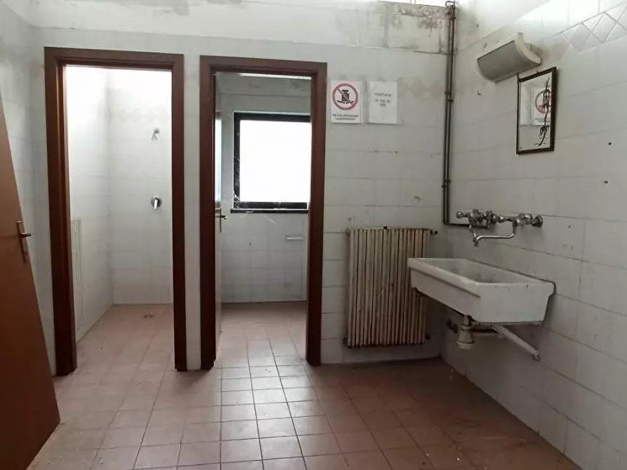 Immagine 16 di Attività artigianale in vendita  a Capannori