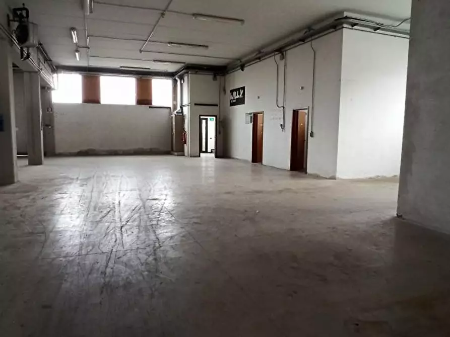 Immagine 3 di Attività artigianale in vendita  a Capannori