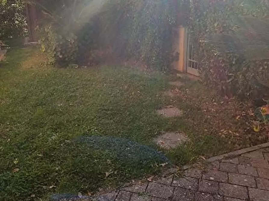 Immagine 26 di Casa trifamiliare in affitto  a Cascina