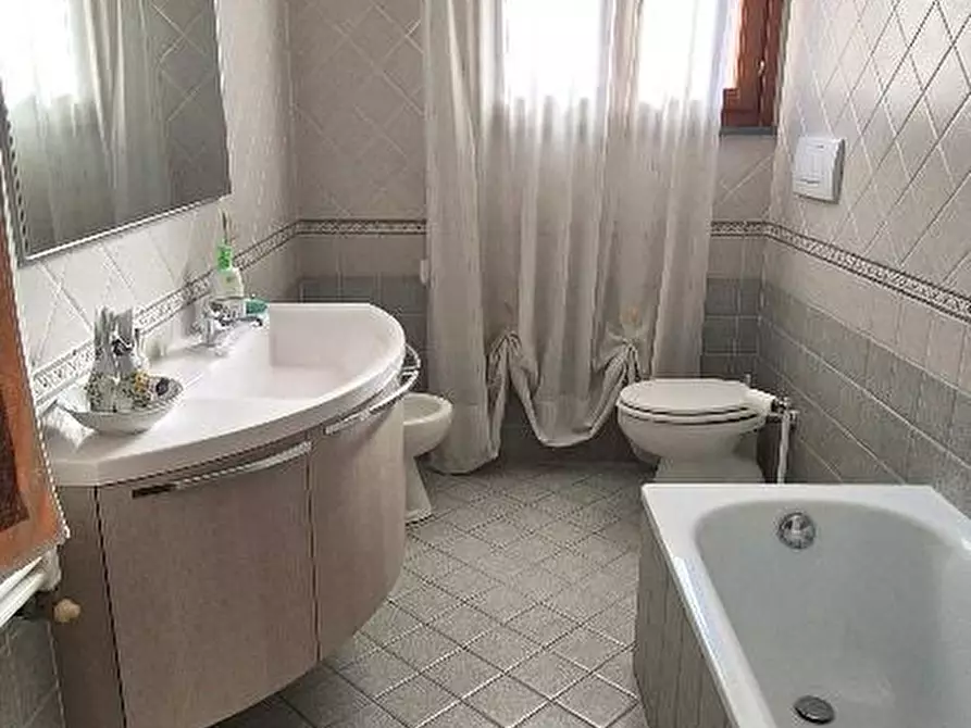 Immagine 24 di Casa trifamiliare in affitto  a Cascina