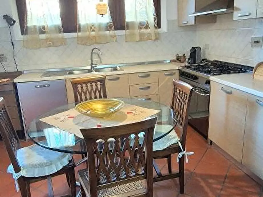 Immagine 10 di Casa trifamiliare in affitto  a Cascina