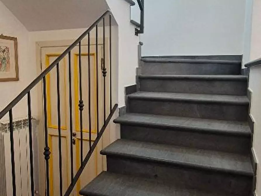 Immagine 18 di Casa trifamiliare in affitto  a Cascina