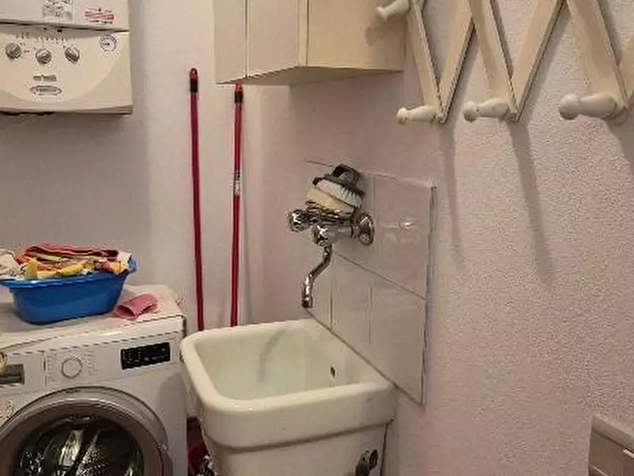 Immagine 25 di Casa trifamiliare in affitto  a Cascina