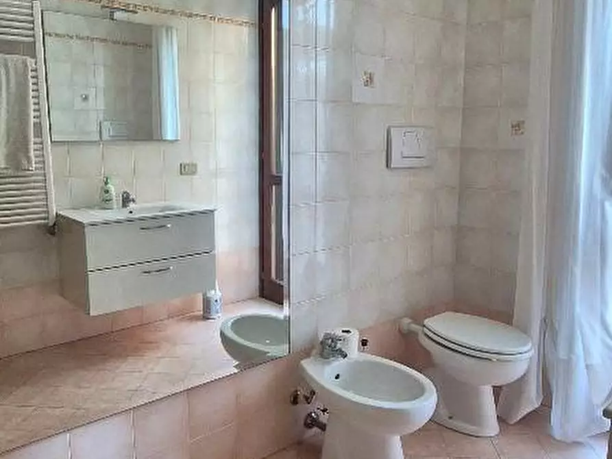 Immagine 14 di Casa trifamiliare in affitto  a Cascina