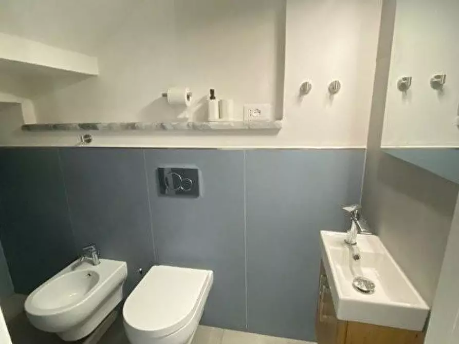 Immagine 12 di Casa semindipendente in vendita  a Massa