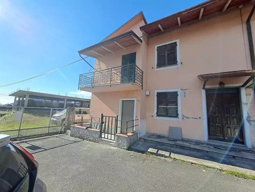 Immagine 3 di Terratetto in vendita  a Ortonovo