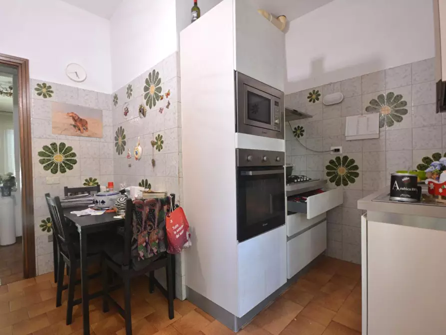 Immagine 8 di Appartamento in vendita  a Lucca