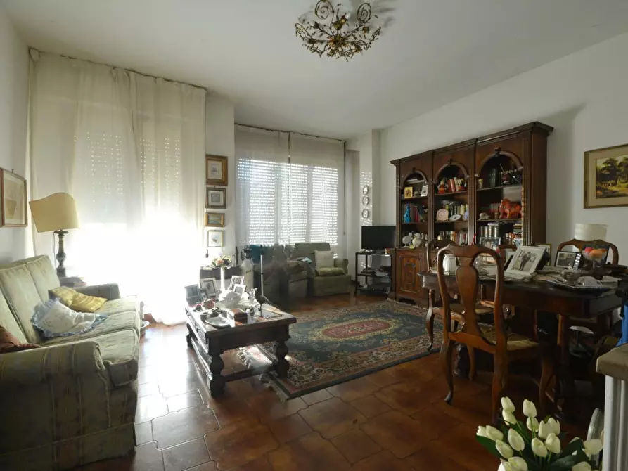 Immagine 4 di Appartamento in vendita  a Lucca