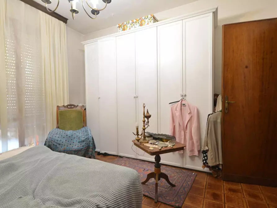 Immagine 11 di Appartamento in vendita  a Lucca