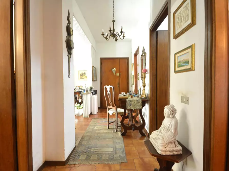 Immagine 6 di Appartamento in vendita  a Lucca