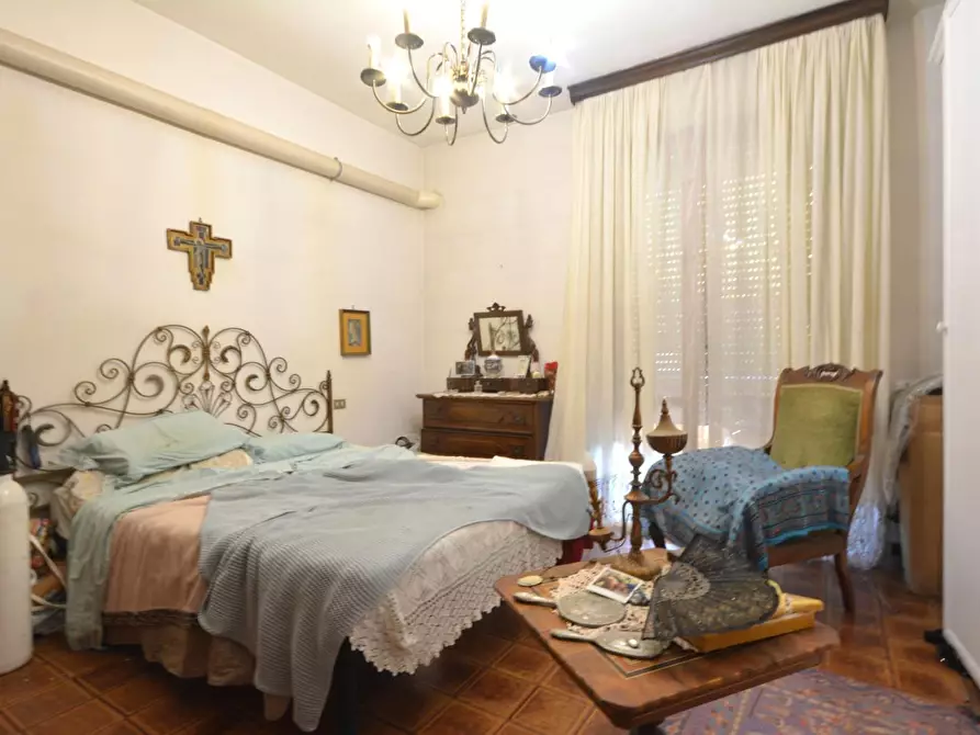 Immagine 10 di Appartamento in vendita  a Lucca