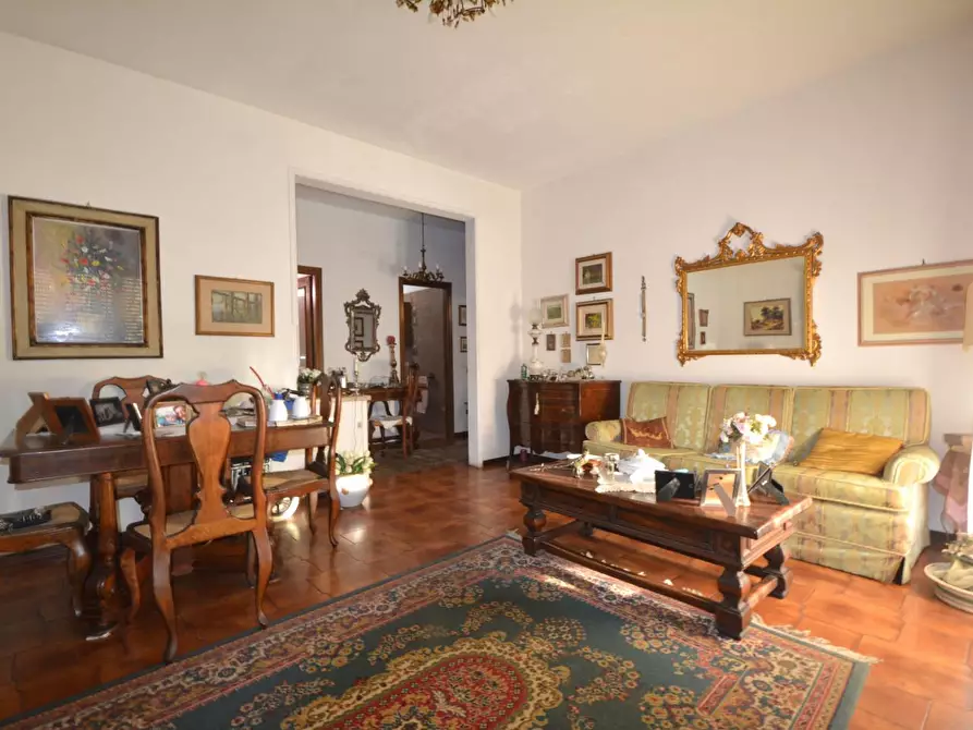 Immagine 1 di Appartamento in vendita  a Lucca