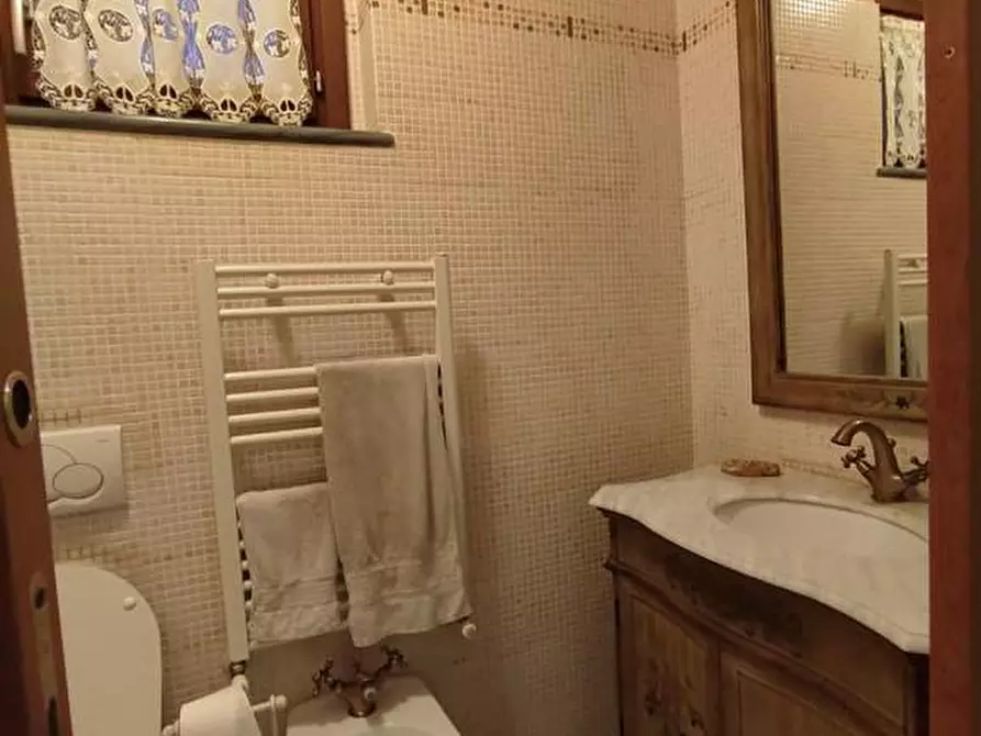 Immagine 13 di Casa semindipendente in vendita  a Castelnuovo Magra