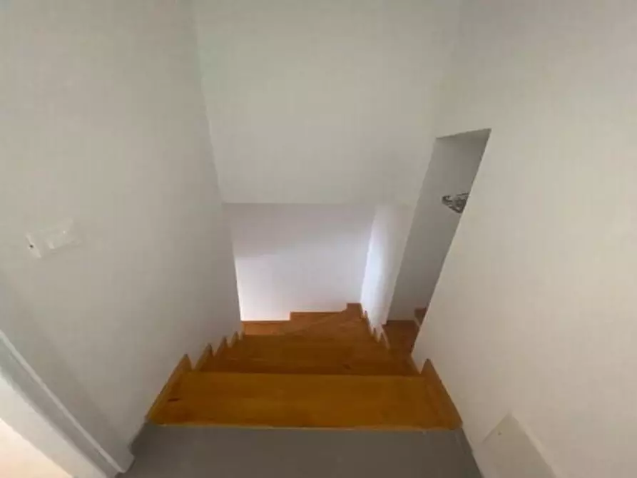 Immagine 8 di Casa semindipendente in vendita  a Massa