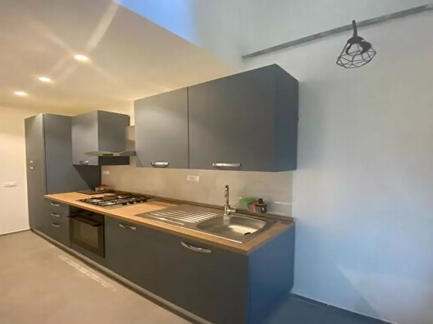 Immagine 4 di Casa semindipendente in vendita  a Massa