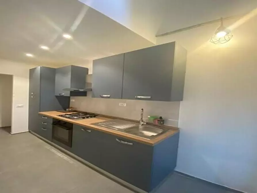 Immagine 5 di Casa semindipendente in vendita  a Massa