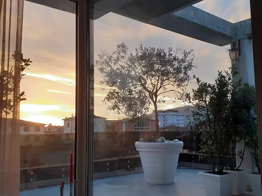 Immagine 3 di Mansarda in vendita  a Lucca