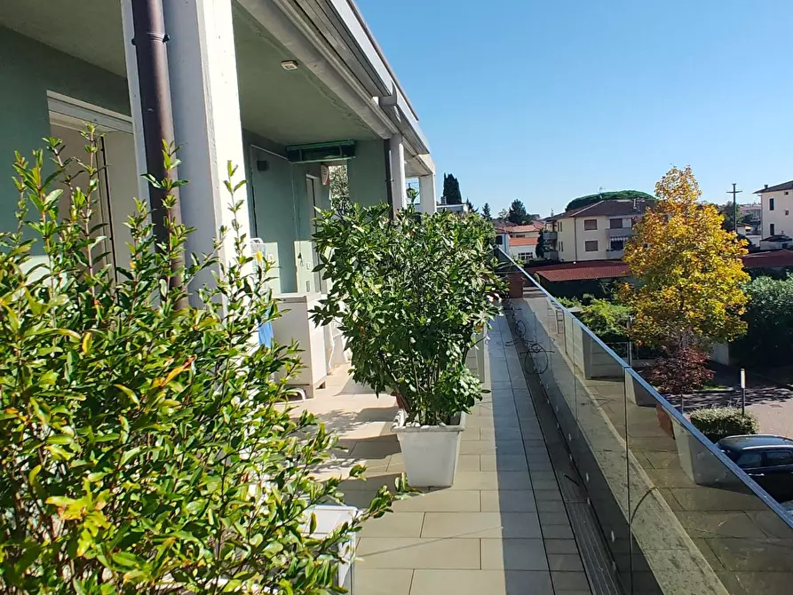 Immagine 16 di Mansarda in vendita  a Lucca