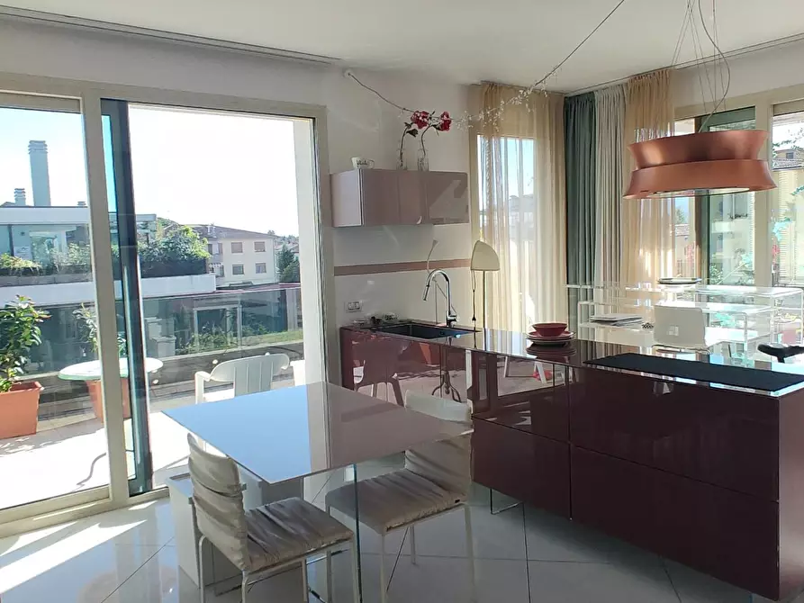 Immagine 7 di Mansarda in vendita  a Lucca