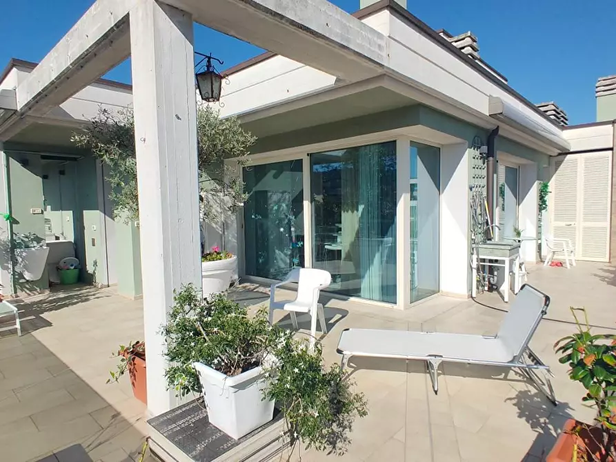 Immagine 18 di Mansarda in vendita  a Lucca