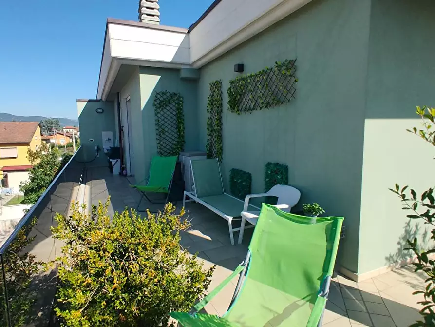 Immagine 15 di Mansarda in vendita  a Lucca