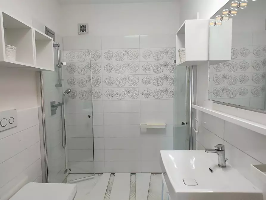 Immagine 11 di Mansarda in vendita  a Lucca