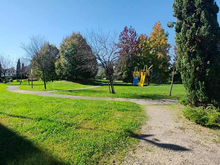 Immagine 22 di Mansarda in vendita  a Lucca