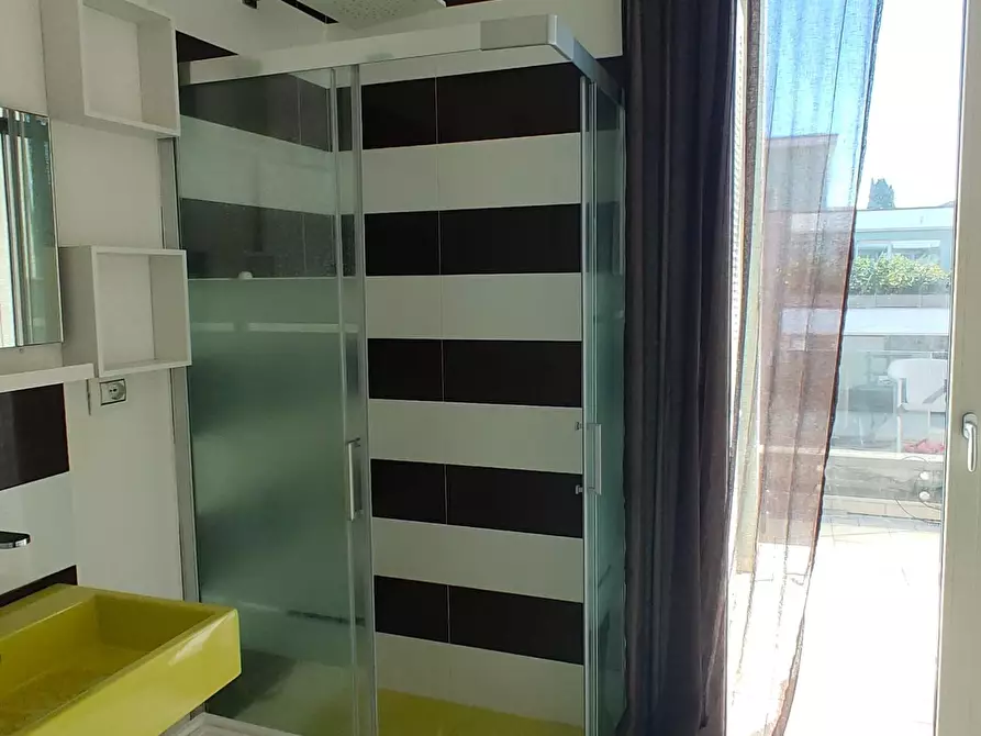 Immagine 24 di Mansarda in vendita  a Lucca