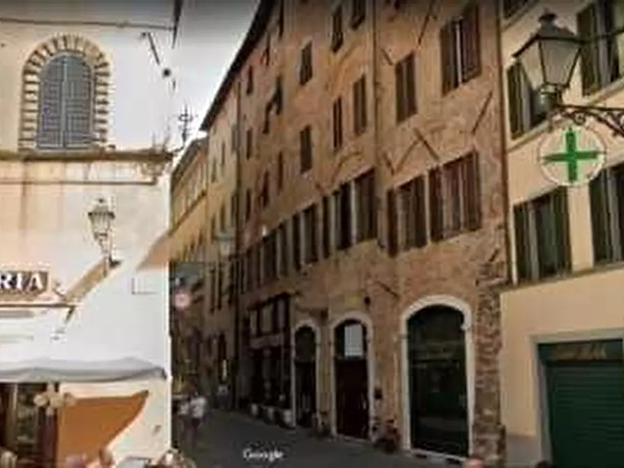 Immagine 11 di Appartamento in vendita  a Lucca