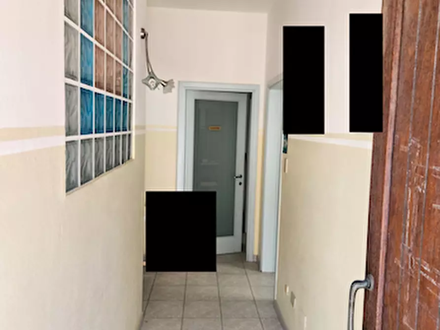 Immagine 2 di Locale commerciale in affitto  a Santa Maria A Monte