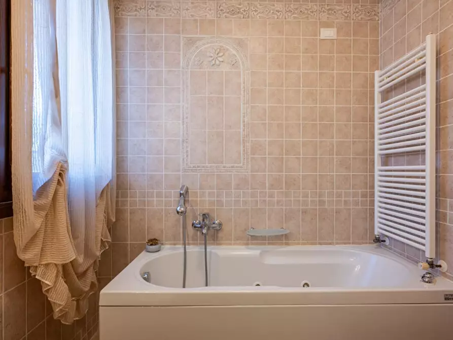 Immagine 26 di Villetta a schiera in vendita  a Cascina