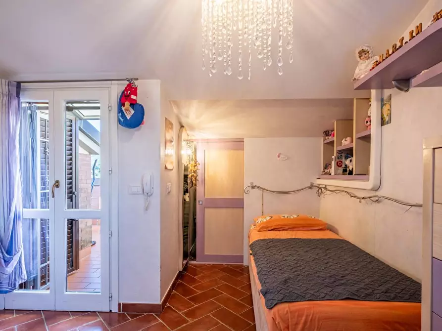 Immagine 30 di Villetta a schiera in vendita  a Cascina