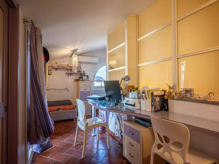 Immagine 28 di Villetta a schiera in vendita  a Cascina