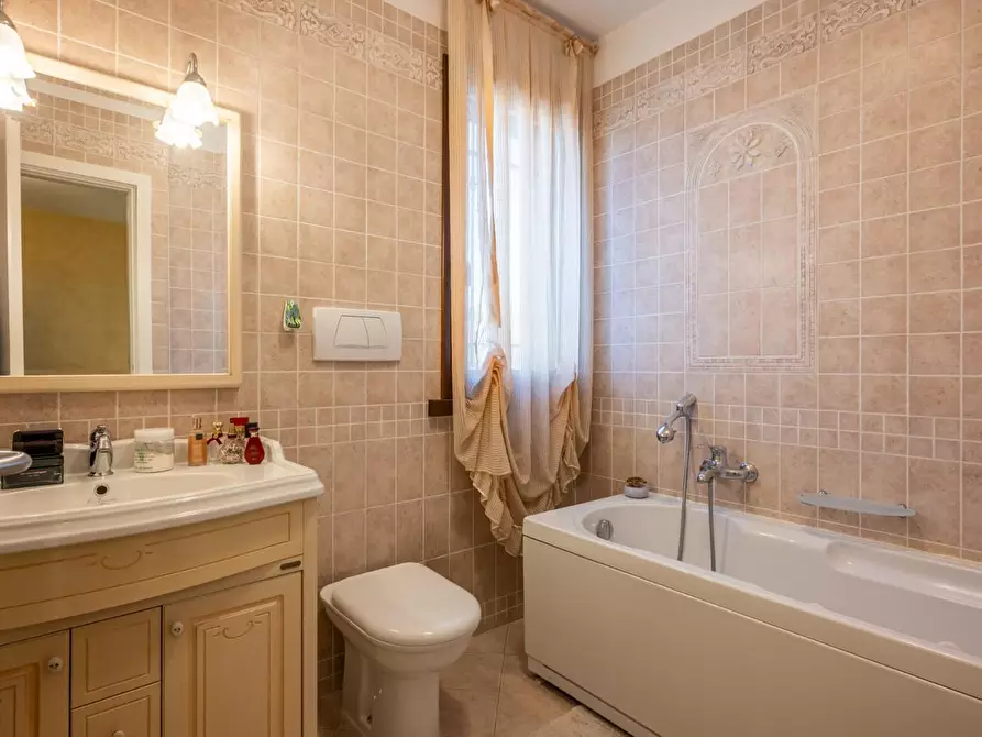 Immagine 25 di Villetta a schiera in vendita  a Cascina