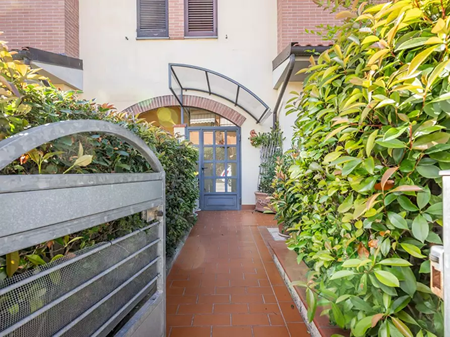 Immagine 1 di Villetta a schiera in vendita  a Cascina