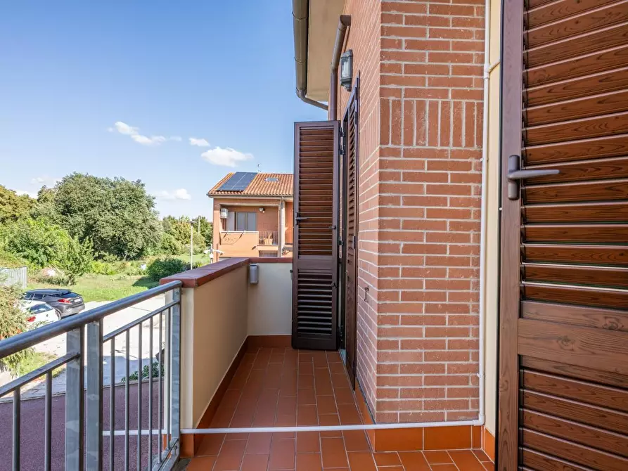 Immagine 23 di Villetta a schiera in vendita  a Cascina