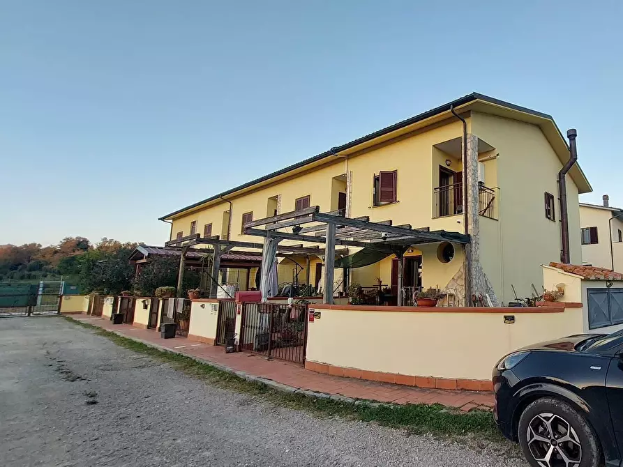 Immagine 1 di Villetta a schiera in vendita  a Crespina Lorenzana