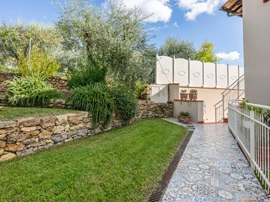 Immagine 29 di Villa in vendita  a Terricciola