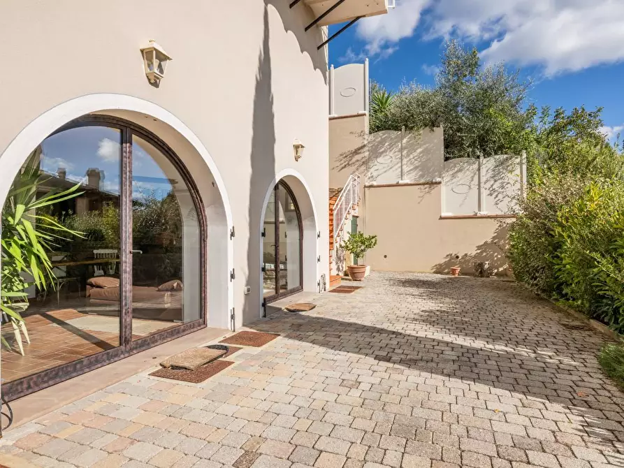 Immagine 7 di Villa in vendita  a Terricciola