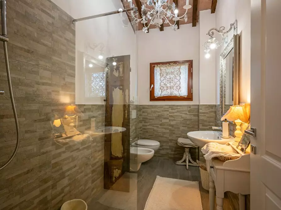 Immagine 36 di Villa in vendita  a Terricciola