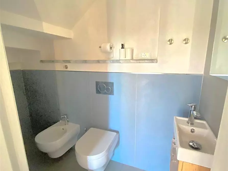 Immagine 8 di Casa semindipendente in vendita  a Massa