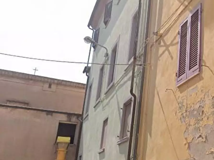 Immagine 1 di Magazzino in vendita  a Pontedera