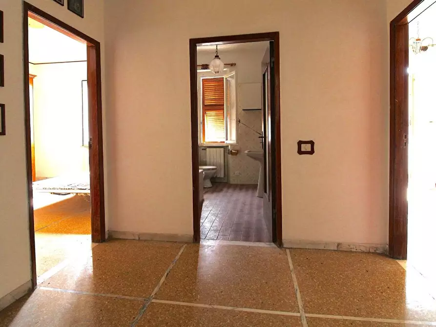 Immagine 7 di Appartamento in vendita  a Massa