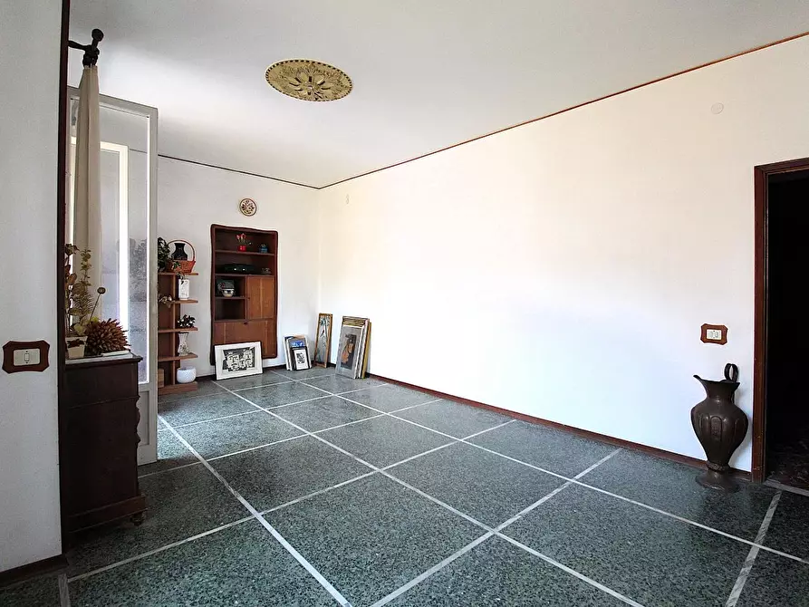 Immagine 2 di Appartamento in vendita  a Massa