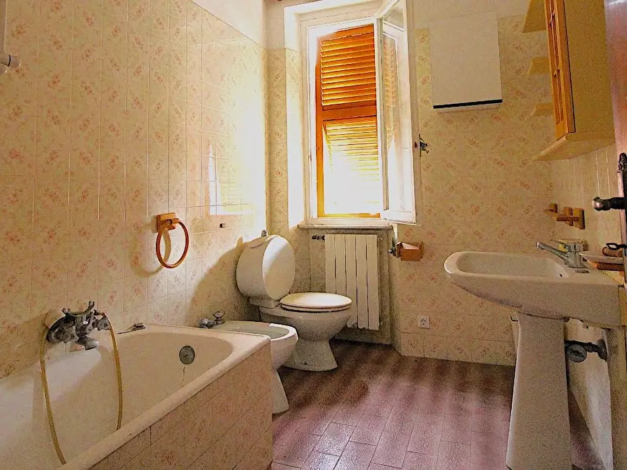 Immagine 17 di Appartamento in vendita  a Massa